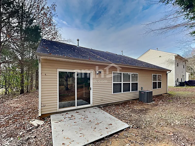 7033 Sunman Rd — Photo 17