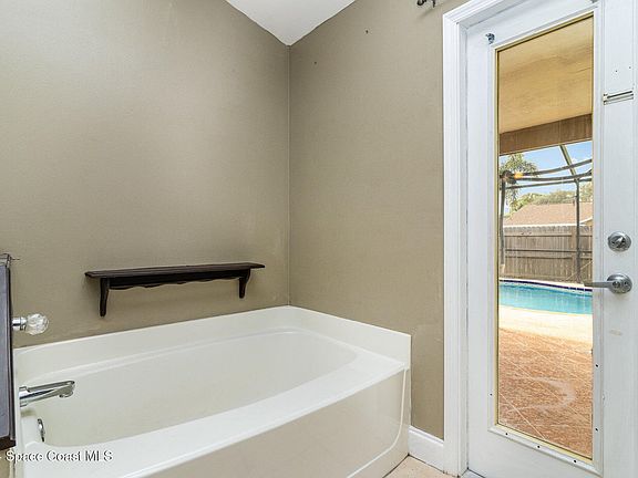 4th image of 3464 Saddle Brook Dr