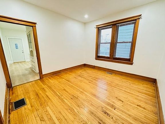3rd image of 2344 W Cortez St #1R