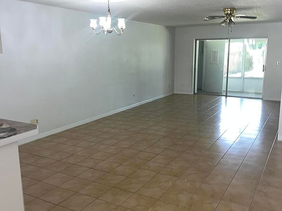 4th image of 30 Sugarberry Cir