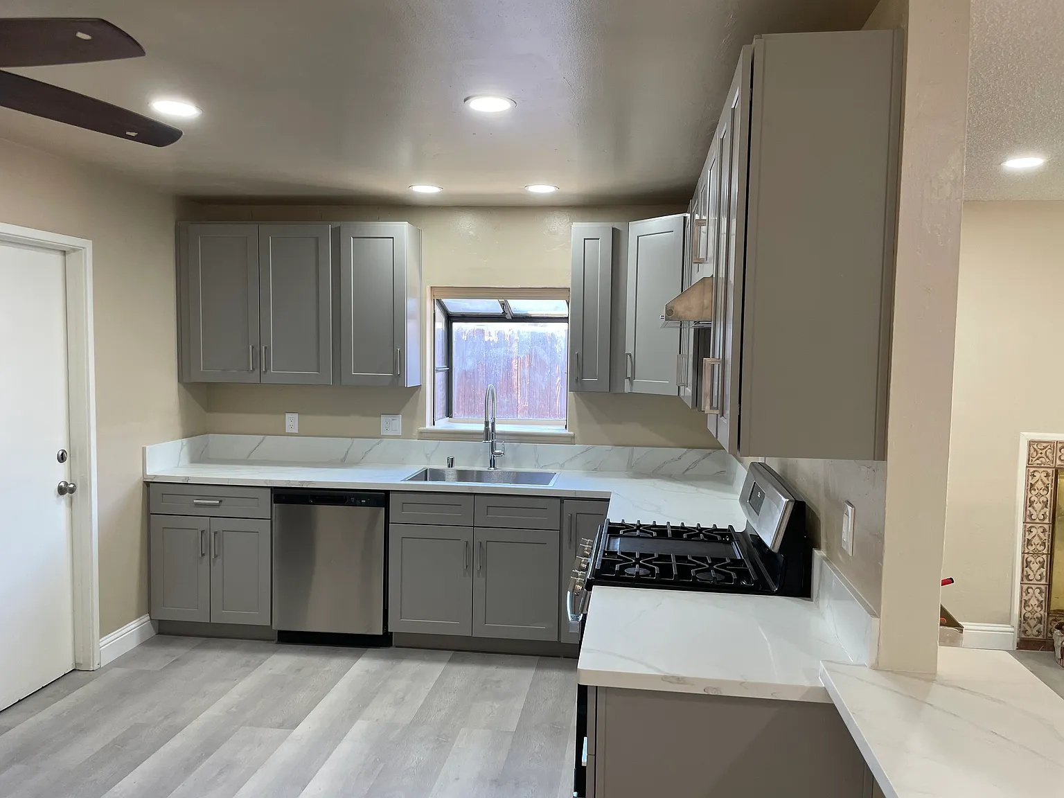 3 bed, 1146 sqft, $2,350 — Photo 3