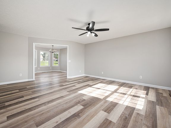 5th image of 141 Broomsage Cir