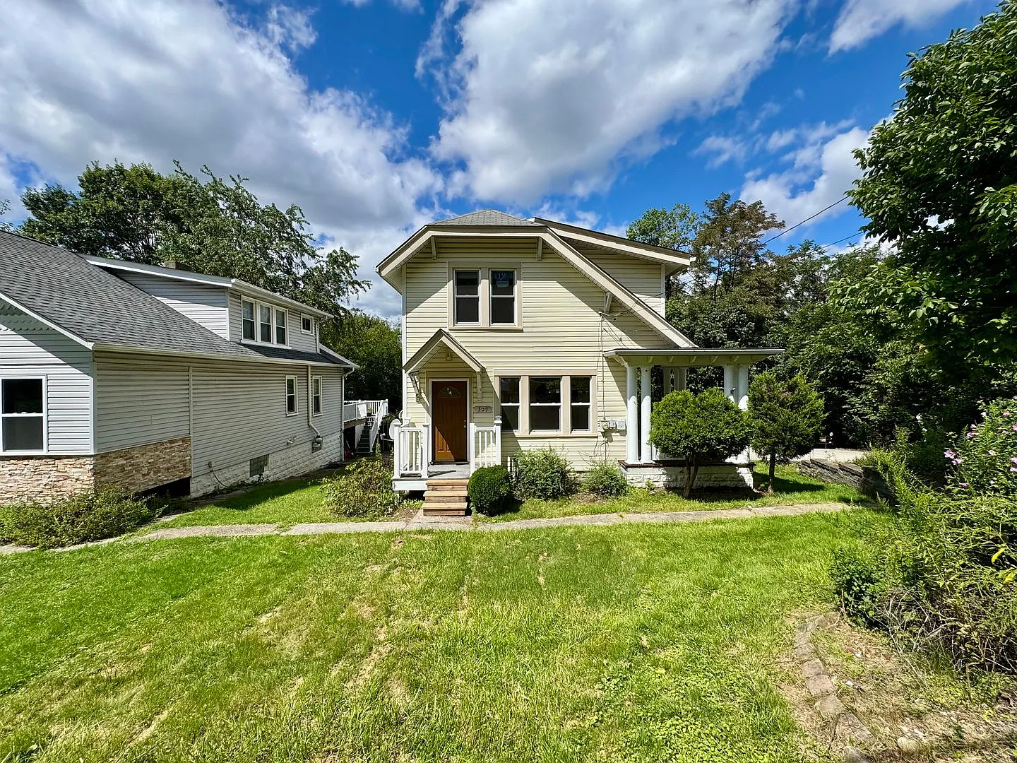 Charming 2 Bed 2 Bath Home with Hardwood Floors Throughout! — Photo 1