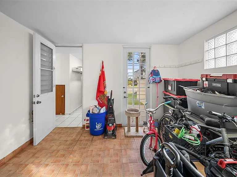 N13 Calle Boriken Urb Alturas Del Encanto — Photo 15