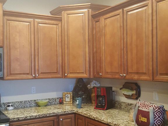 Granite counter & kitchen cabinets