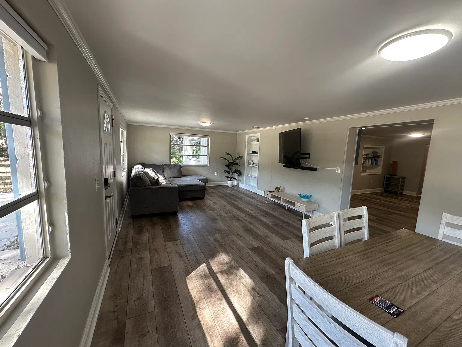 4 bed, 2.5 bath, 2100 sqft, $3,250 — Photo 3