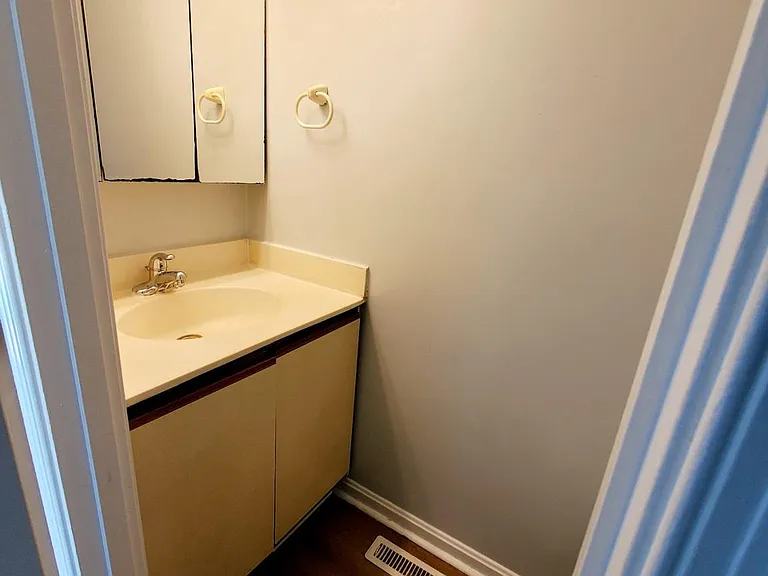 16 Craftsman Ct — Photo 11
