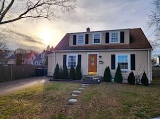 31 Deacon Ave, Warwick, RI 02886