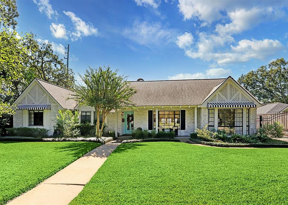 Welcome to 7503 Inwood- Light filled luxury in one of Houston's most established neighborhoods