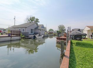 37924 Maplehill St, Harrison Township, MI 48045