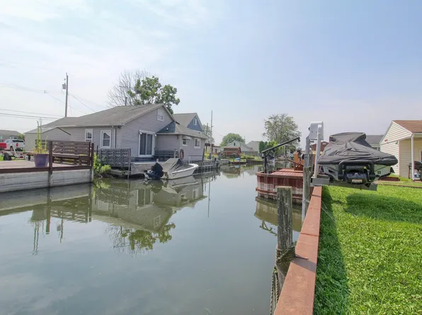 37924 Maplehill St, Harrison Township, MI 48045