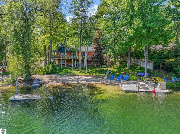 376 Highview Rd, Traverse City, MI 49696