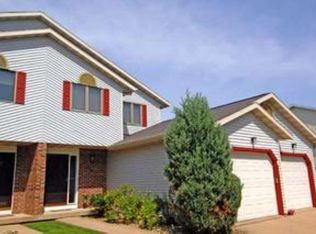 728 Edgemore Dr, Sun Prairie, WI 53590