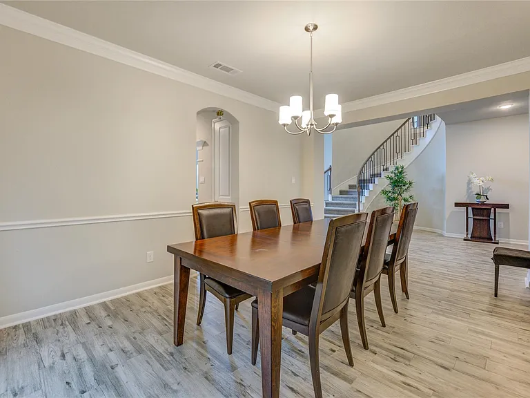 2727 Camellia Ave — Photo 14