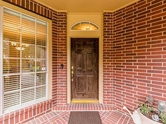 3rd image of 128 Emerald Cloud Ln