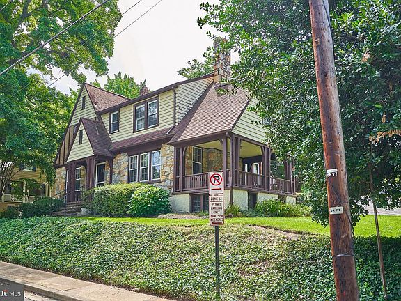 4th image of 1514 N Herndon St