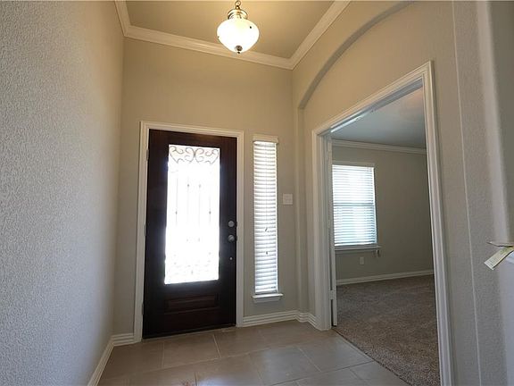 3rd image of 1909 Hollister Ln