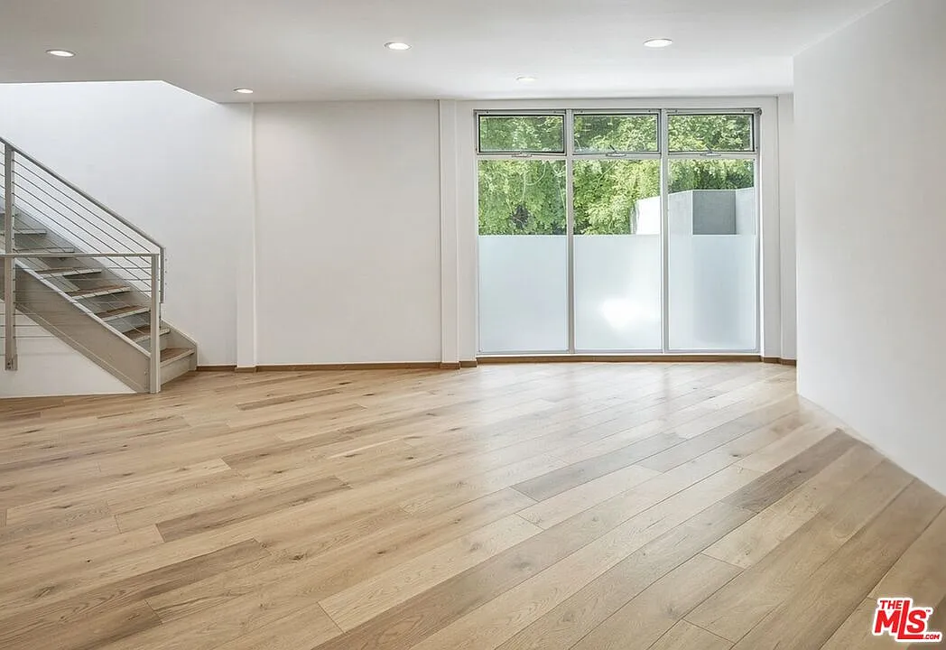 3 bed, 3.0 bath, 2480 sqft, $11,500 — Photo 4