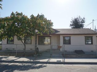 305 S P St, Dinuba, CA 93618