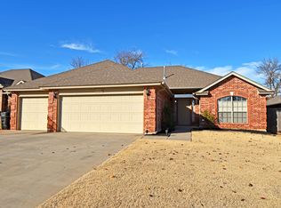 2309 NE 7th St, Moore, OK 73160
