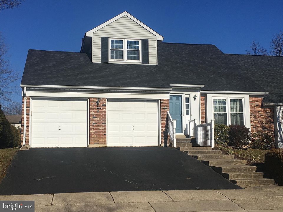 1st image of 16 Green Meadow Ct