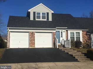16 Green Meadow Ct, Newark, DE 19711