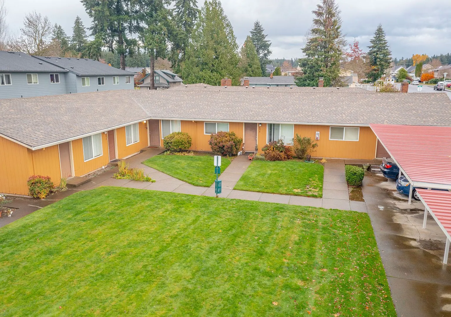 Holladay Apartments — Photo 3