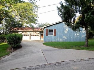 214 5th St, Fulton, IL 61252