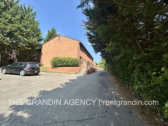 2nd image of 106 Lee Ave NE #5