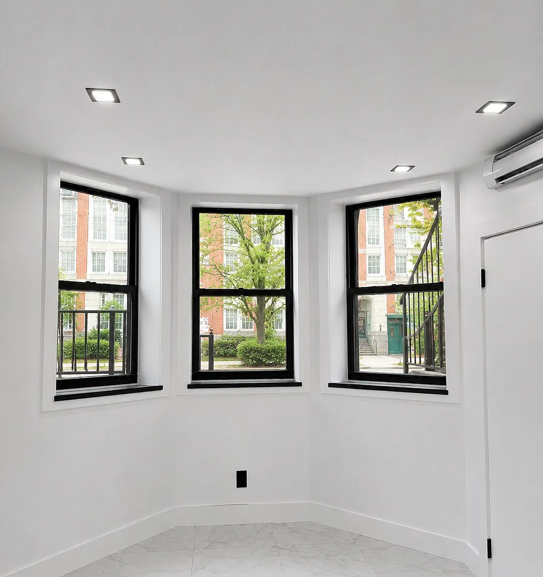 3 bed, 950 sqft, $3,800 — Photo 1
