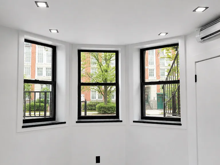 6080 Catalpa Ave #BASEMENT — Photo 1
