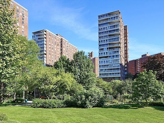 5th image of 100 La Salle St APT 10A