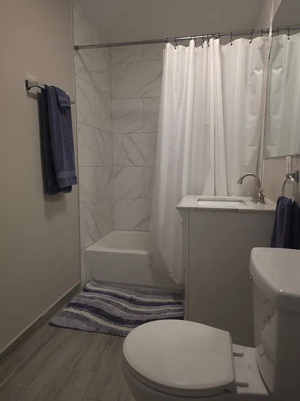 Studio, 1.0 bath, 300 sqft, $1,000 — Photo 2