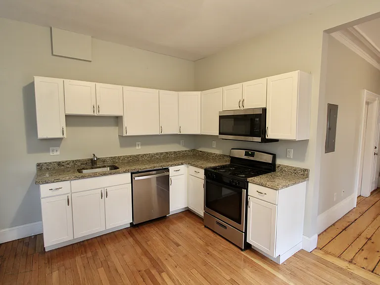 126 Saratoga Street Apartments — Photo 14