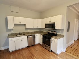 126 Saratoga St