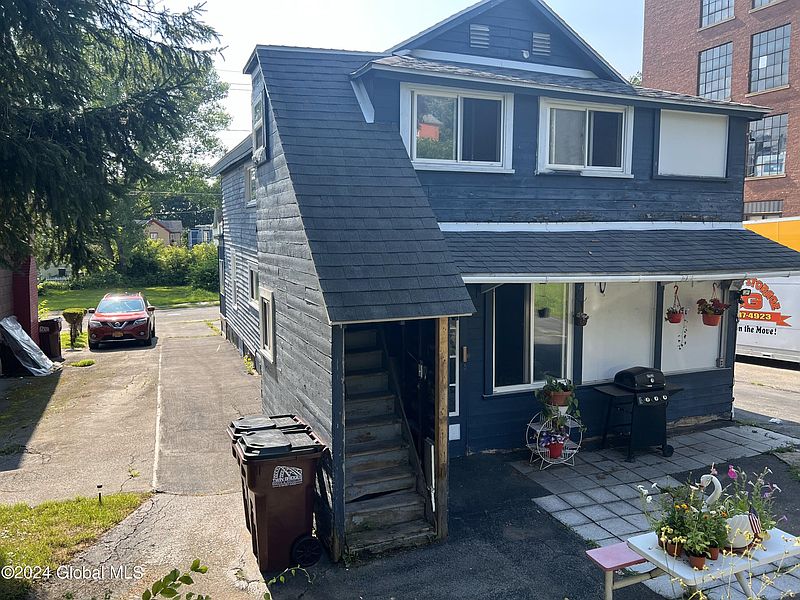 3rd image of 25 Division Street
