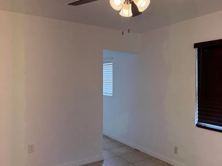 906 SE Tarpon Ave #B — Photo 4