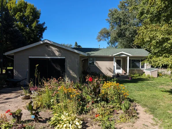 7410 W Parmalee Rd, Middleville, MI 49333