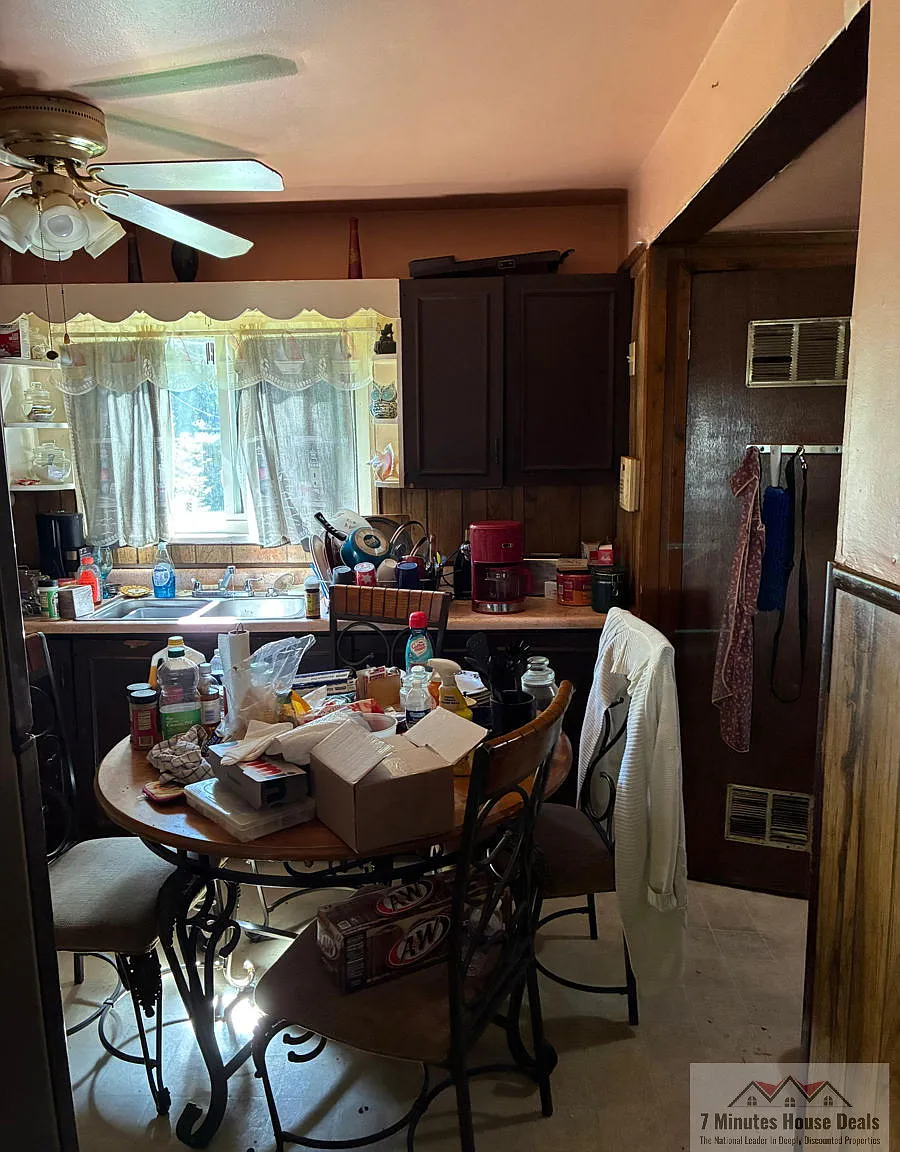 3 bed, 737 sqft, $832 — Photo 4