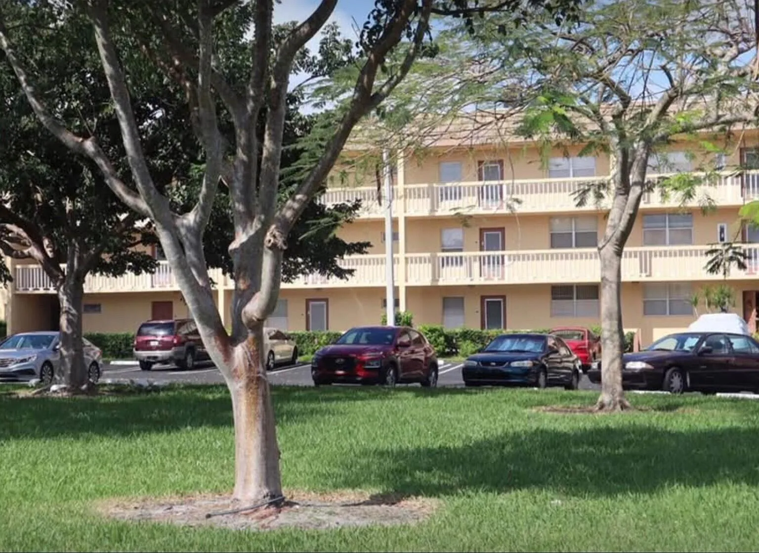 2 bed, 2.0 bath, 880 sqft, $1,700 — Photo 1