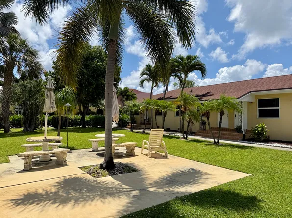 925 N Federal Hwy #2, Lake Worth, FL 33460