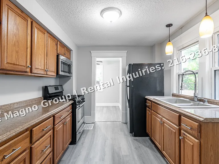 312 Upland Ave — Photo 10