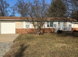 16 Mills Cart Rd, Salem, IL 62881