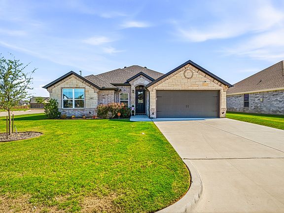 2nd image of 601 Violet Dr
