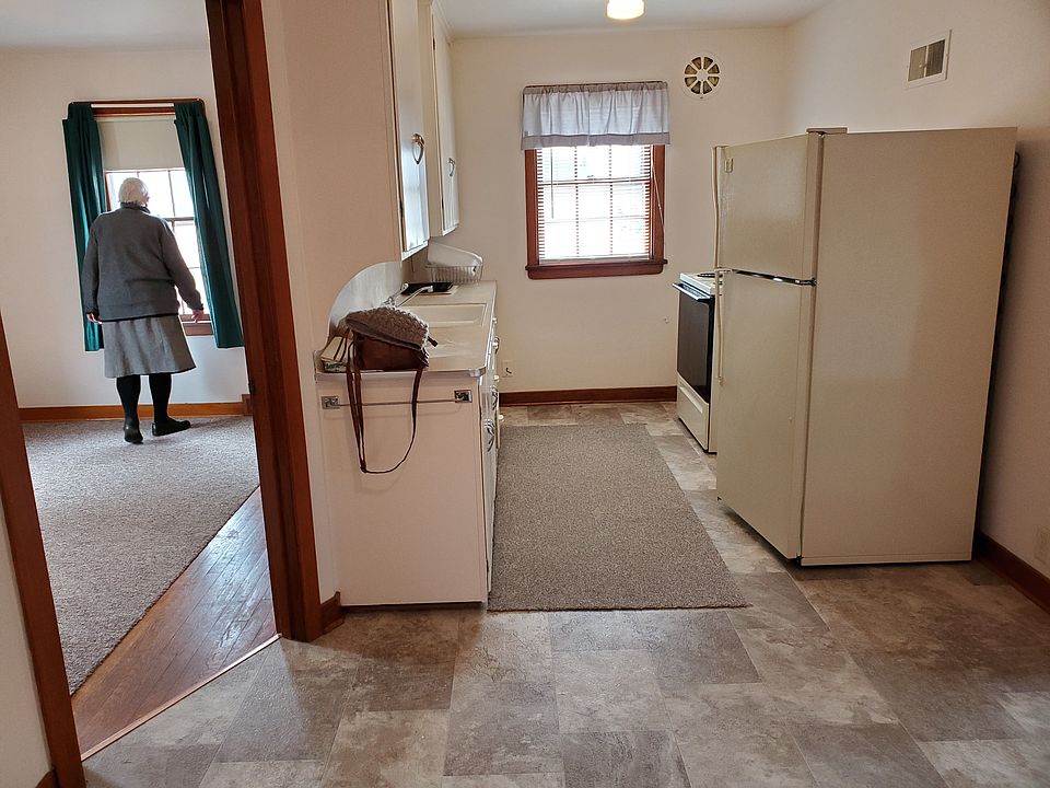 looking towards kitchen. left is bedroom