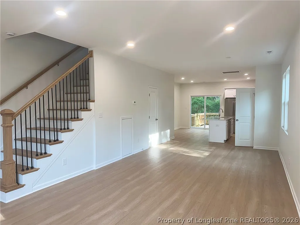 3 bed, 2.5 bath, 1552 sqft, $1,800 — Photo 3
