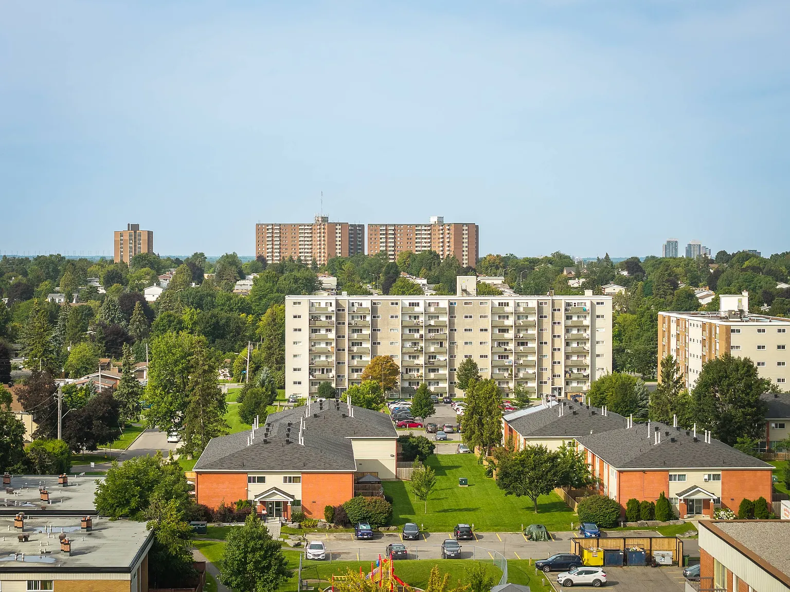 Parkwood Hills Residences — Photo 3