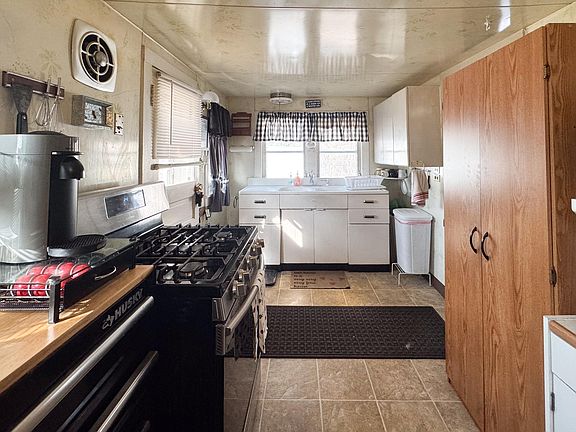 3rd image of 230 Reed St