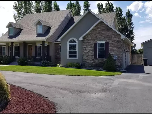 689 E Cedar Point Cir, Shelley, ID 83274