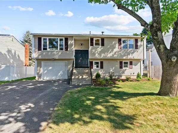 17 Auburn Ave, Johnston, RI 02919